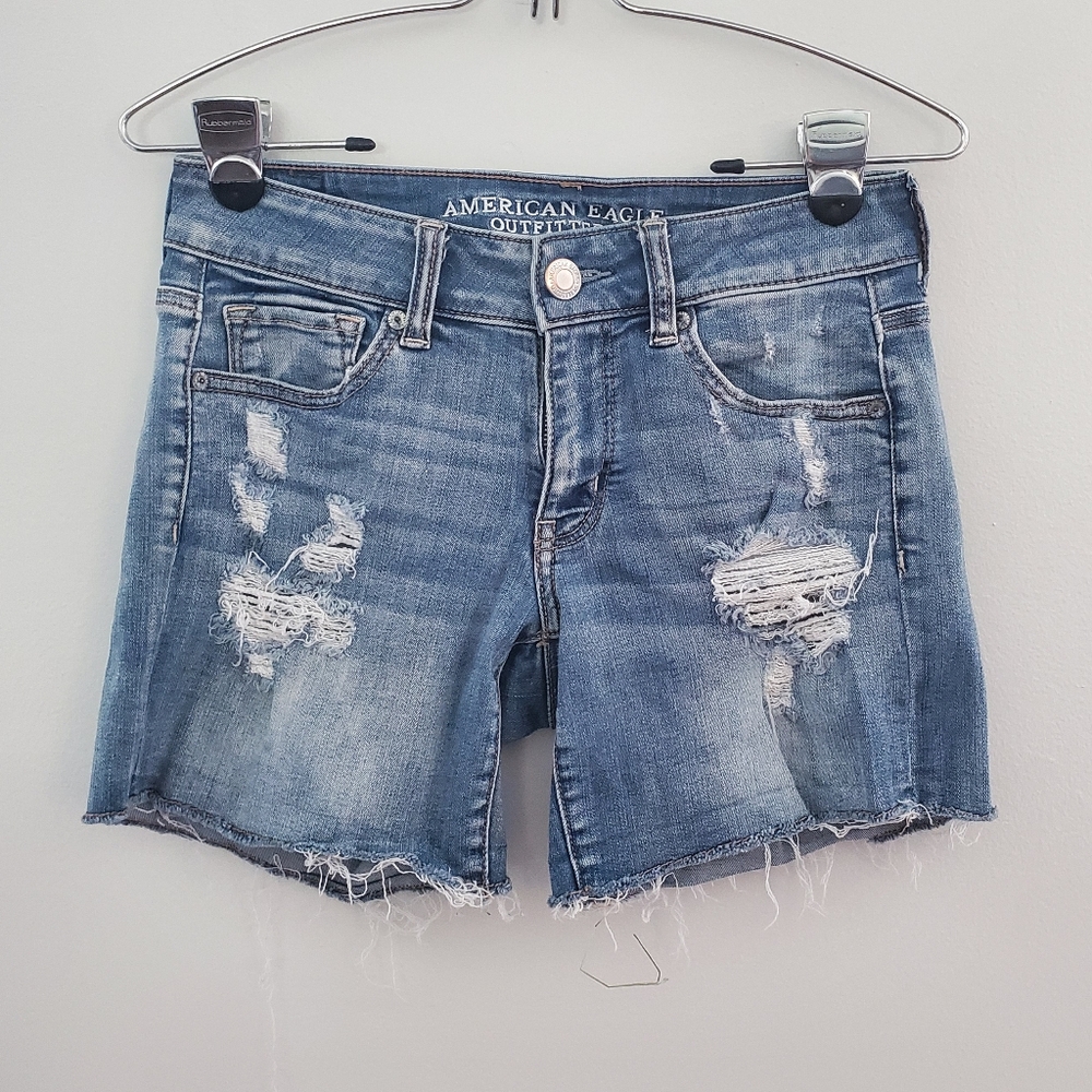 American Eagle Outfitters distressed jean shorts size 4
